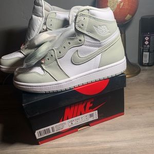COPY - Jordan 1 high Womens seafoam
